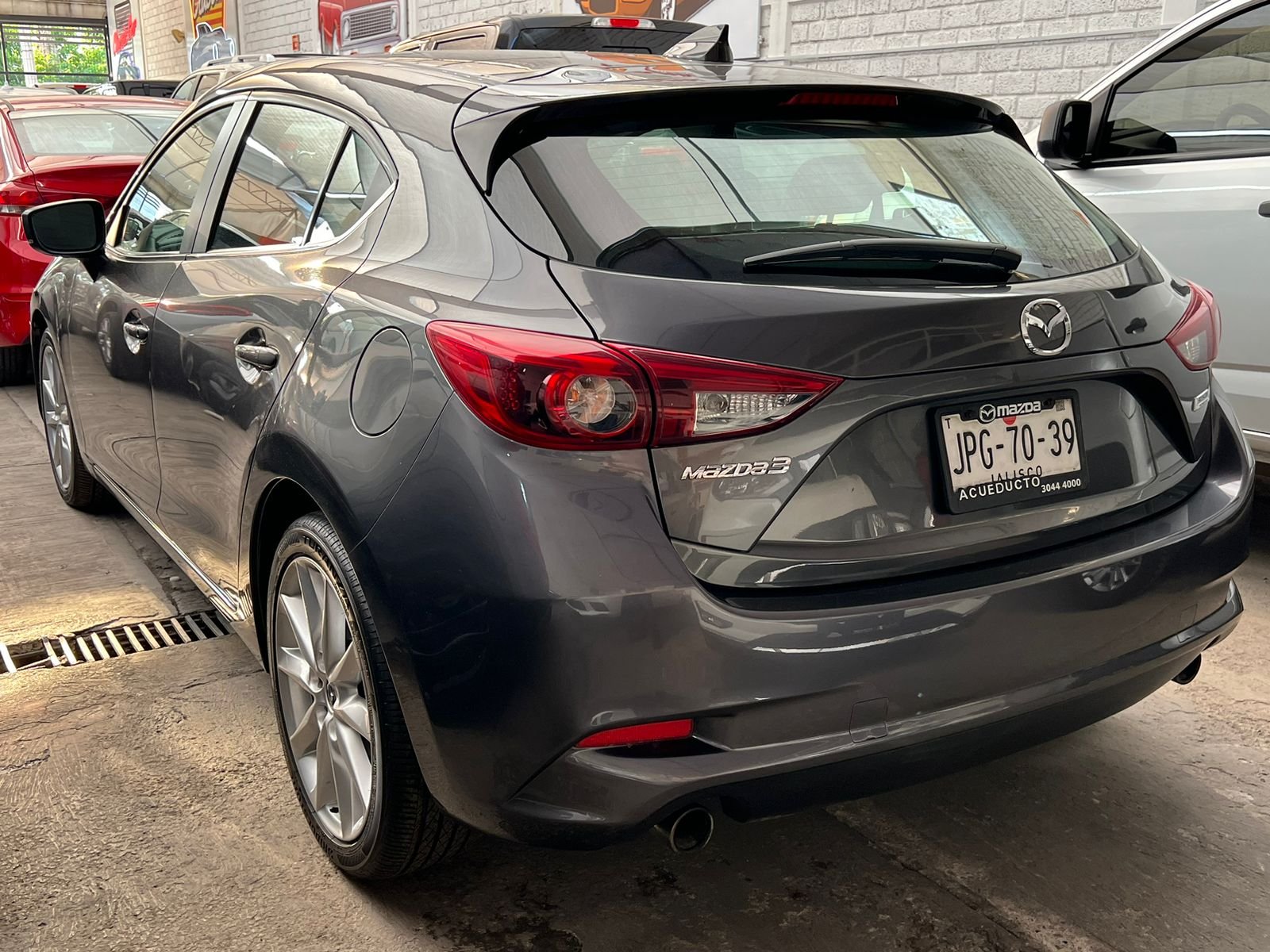 Mazda Gris